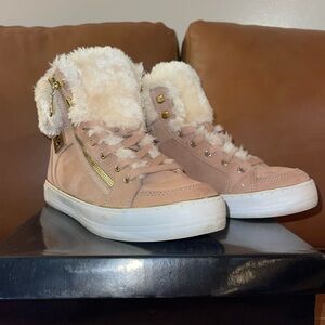 Guess GBG Los Angeles Pink Fur-Lined Sneakers with Gold Accents women’s size 7